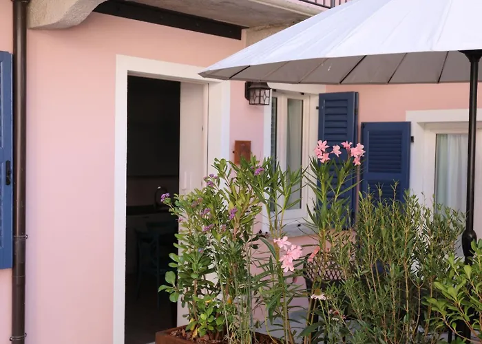 - La Corte Dei Mercanti - Centro Storico Apartment Stresa